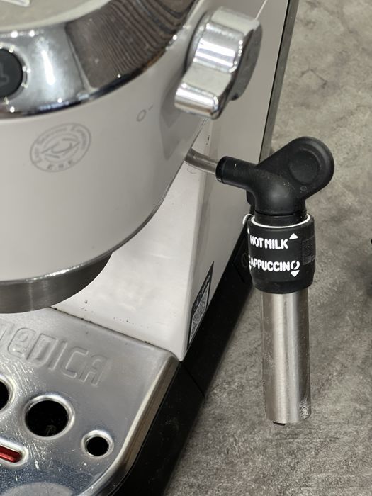Delonghi Кофемашина
