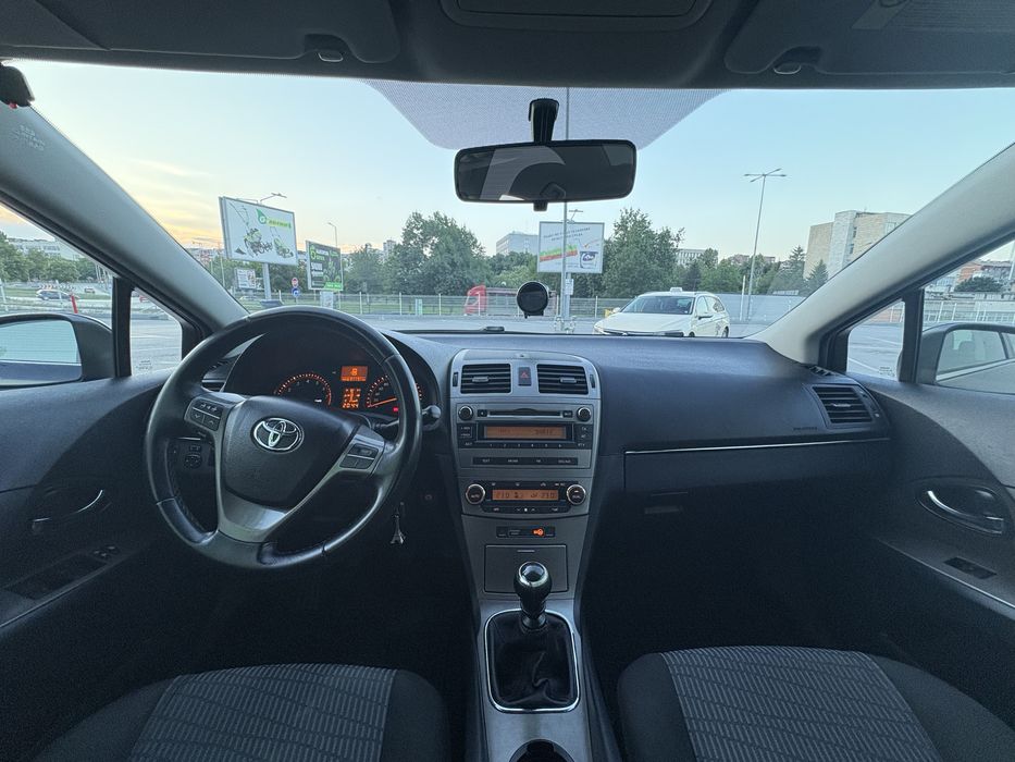 Тойота Авенсис 1,8 бензин