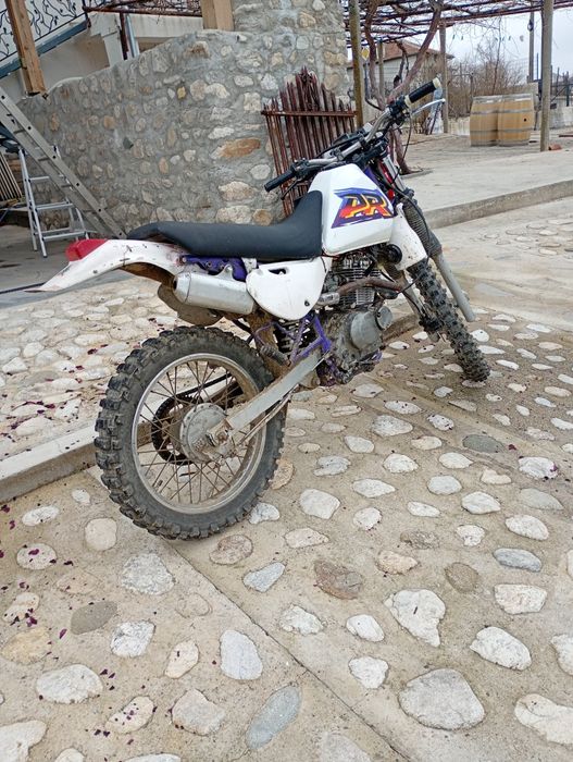 Suzuki  DR  125 .