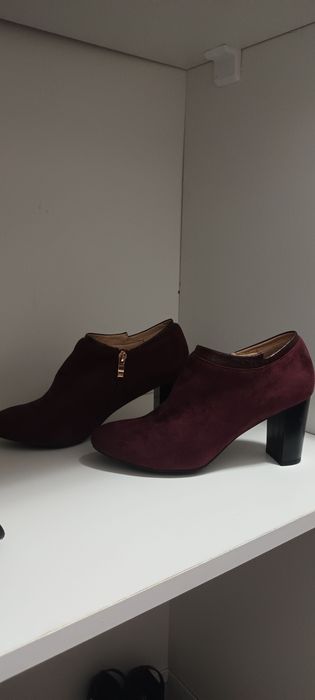 Нови велурени боти в елегантно бордо – неизползвани, стилни и удобни