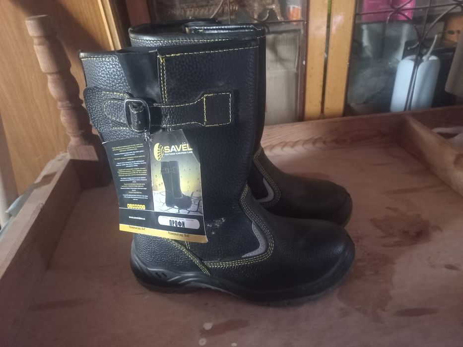 Продаются ботинки