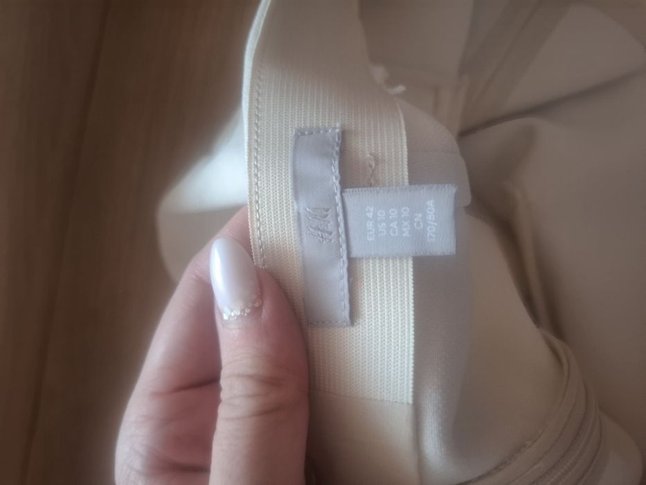 Много стилна пола H&M