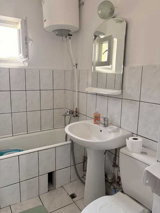 Inchiriez apartment cu 3 camere