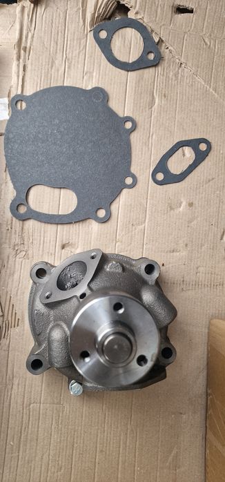 Pompa apa tractor fiat 250 și fiat 300 preț 550 lei se poate trimite p