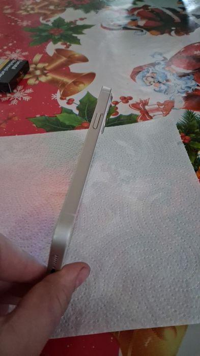 Vând iPhone 13 simplu