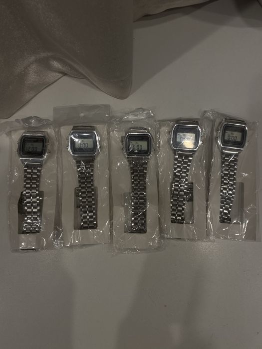 Продам новые не распакованные часы!