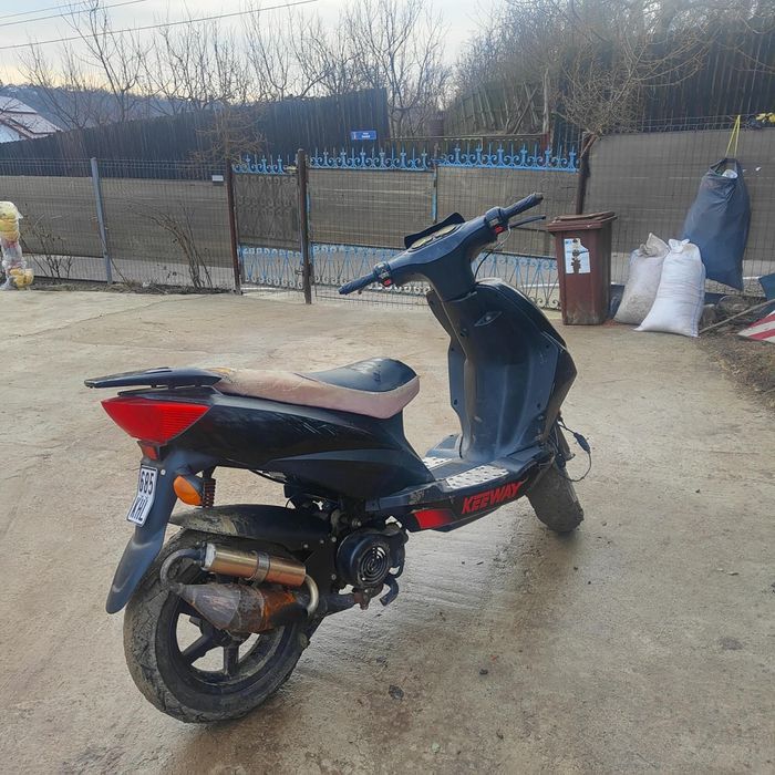Scuter 125cc 2 t ,pordeste doar la buton