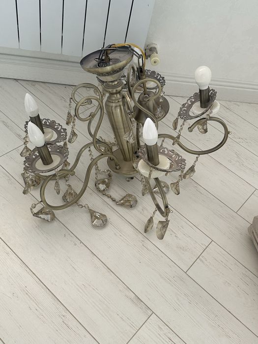 Продам люстры