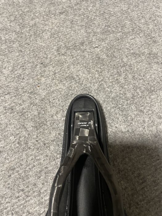 Карбонова седалка selle italia