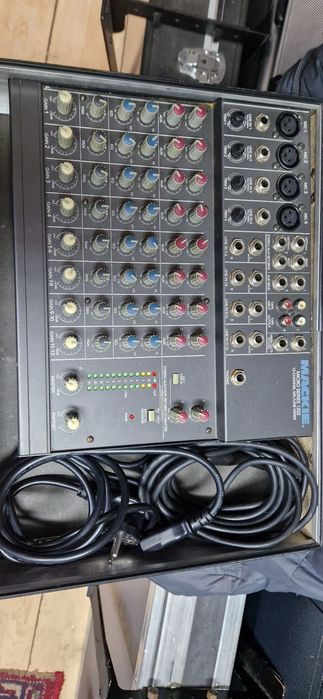 Mixer mackie micro 1202