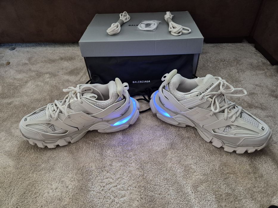 Balenciaga Track cu led 42
