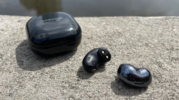 Galaxy buds live