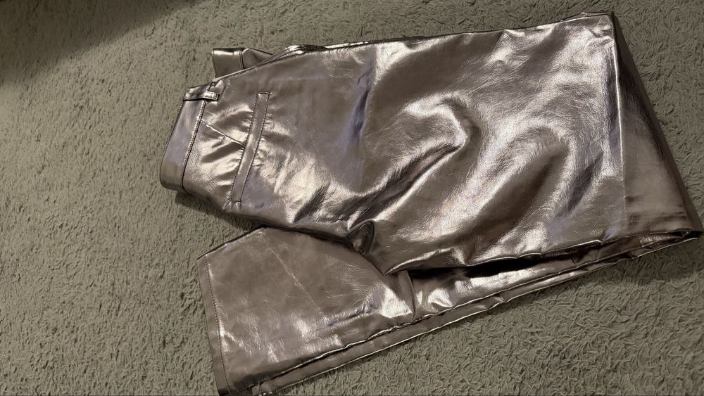 Pantaloni argintii