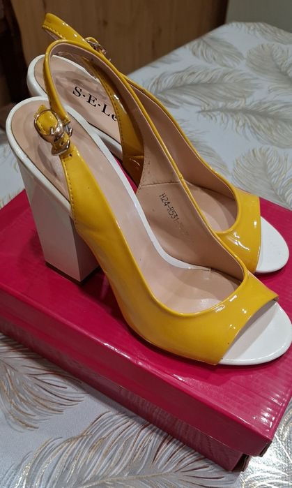 Босоножки.  Очень красивые. Размер 35-36.