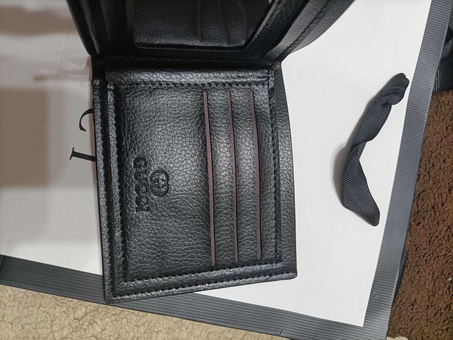 Set Cadou Gucci: Curea Double G și Portofel Bifold