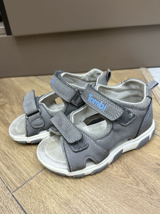 Детские сандали серые