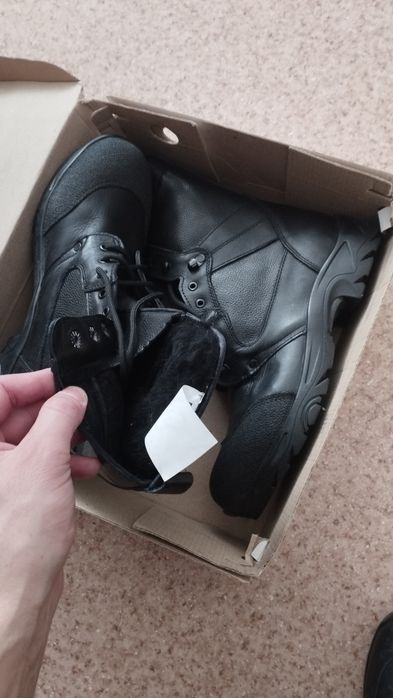 Продам берцы новые две пары!!!