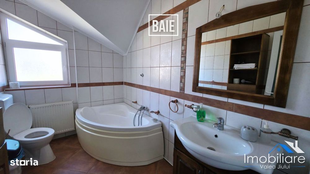Casă spațioasă de vânzare – Hațeg | Zonă centrală | Teren 1.400 mp