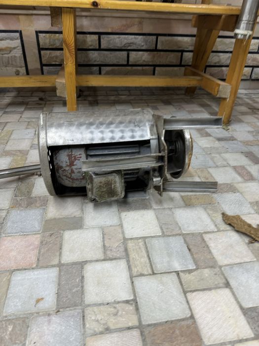 Продам пищевые нержавеющие бочки из стали высота 127см диаметр 80см(2ш