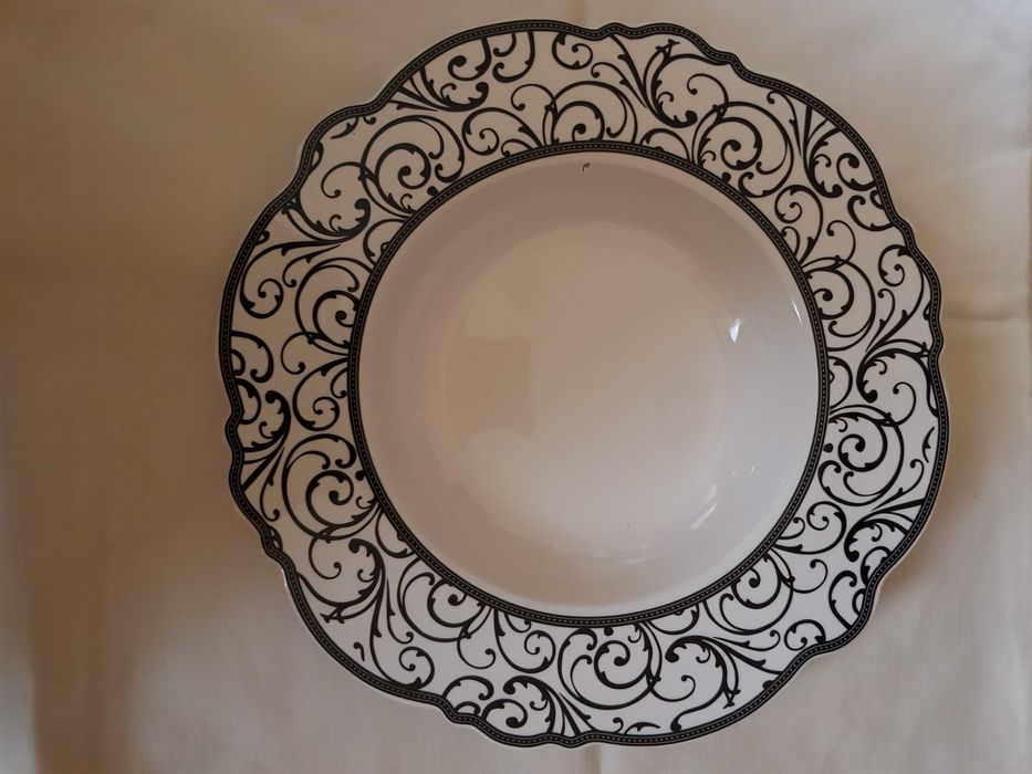 Порцеланов сервиз 20 части+сервиз за кафе