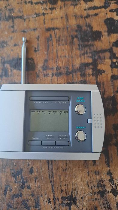 радио транзистор с часовник аларма плъзгащо се мазно