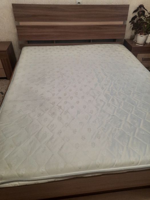 Продам срочно тахту с двумя тумбочками