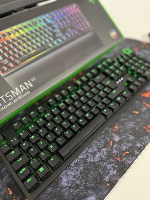 Tastatură gaming Razer Huntsman V2 – ca nouă, cutie + palm rest nou