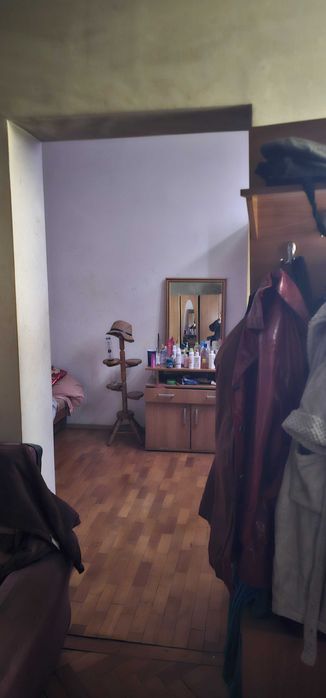 Apartament la curte, 2 camere – necesită renovare – zonă bună, aproape centru-potențial investiție