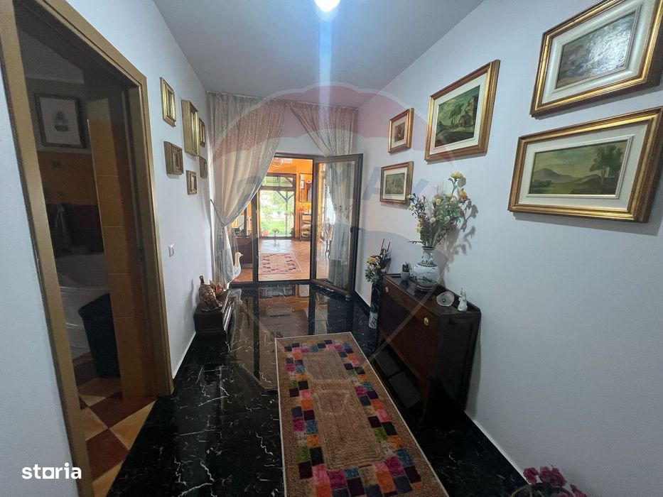 Casă / Vilă 7 camere Garoafa