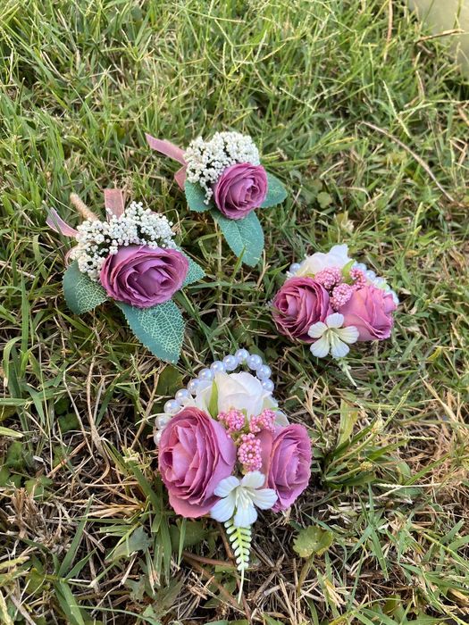 Сватбени гривни и бутониери