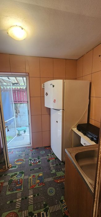 Închiriez Garsoniera la curte