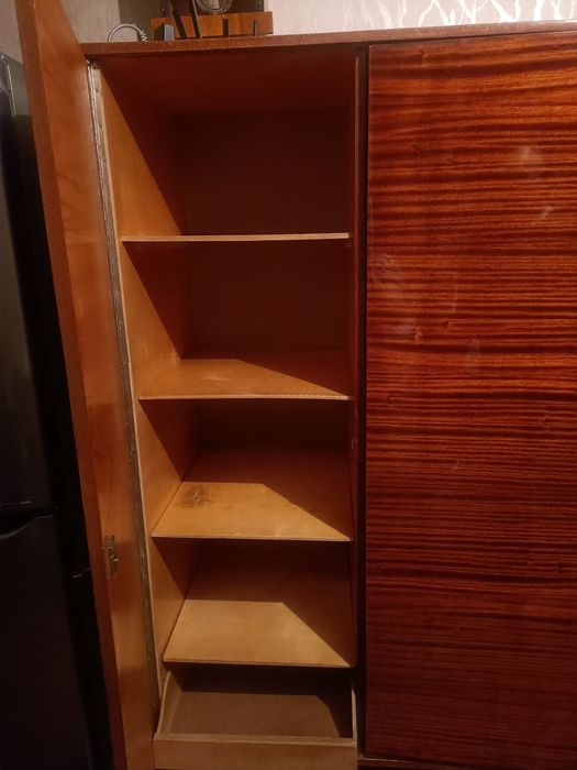 Продам шифоньер.