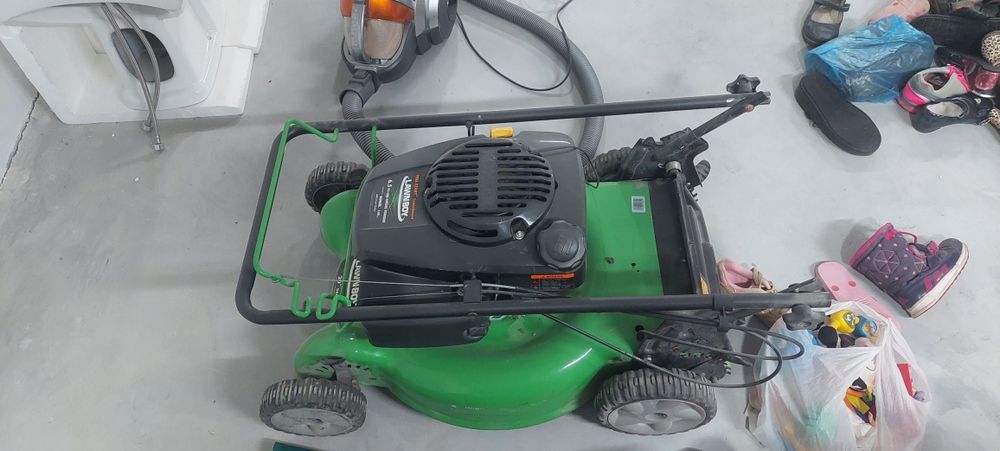 Газонокосилка на бензине