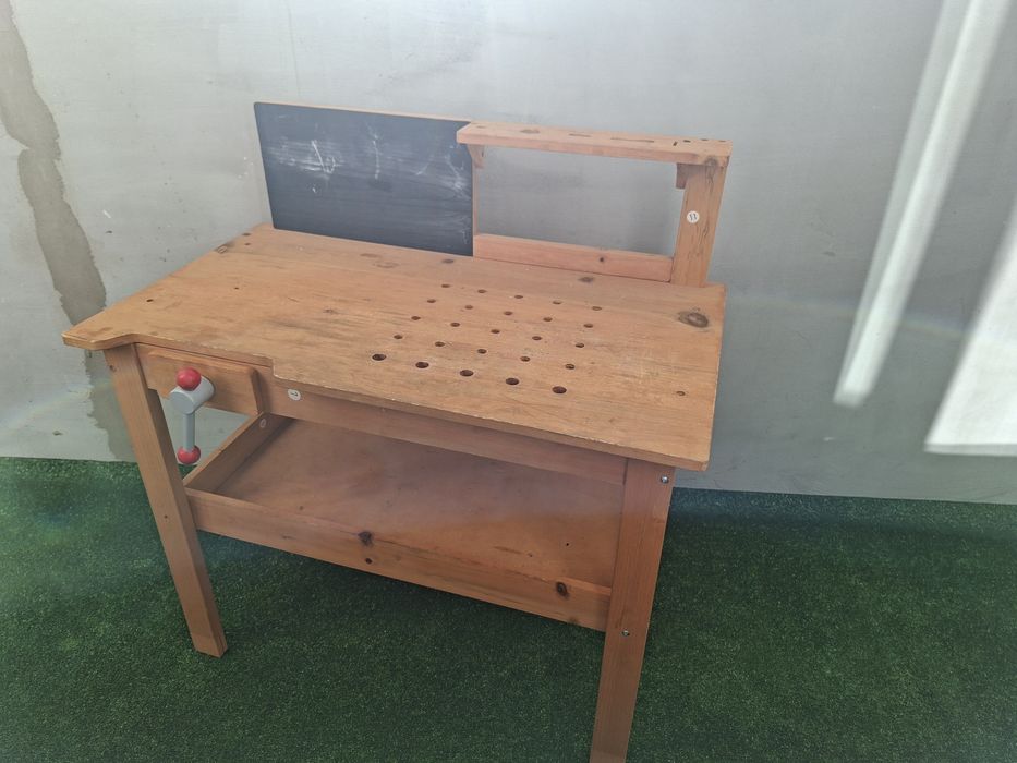 Детска работна маса