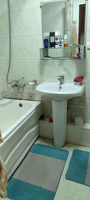 Метро БИЙ, 3 комнатная кирпич балкон 2*6  78 м.кв парковка