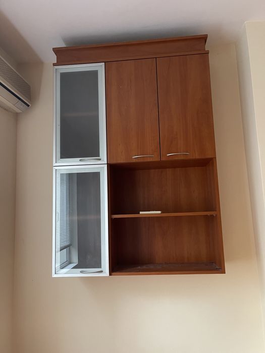 Офис шкафове за стена