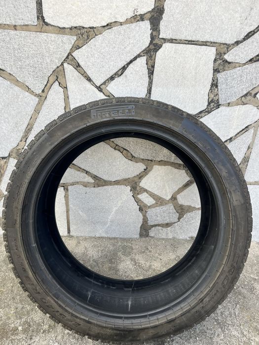 1бр. гума 245/40/19  Pirelli PZERO Winter