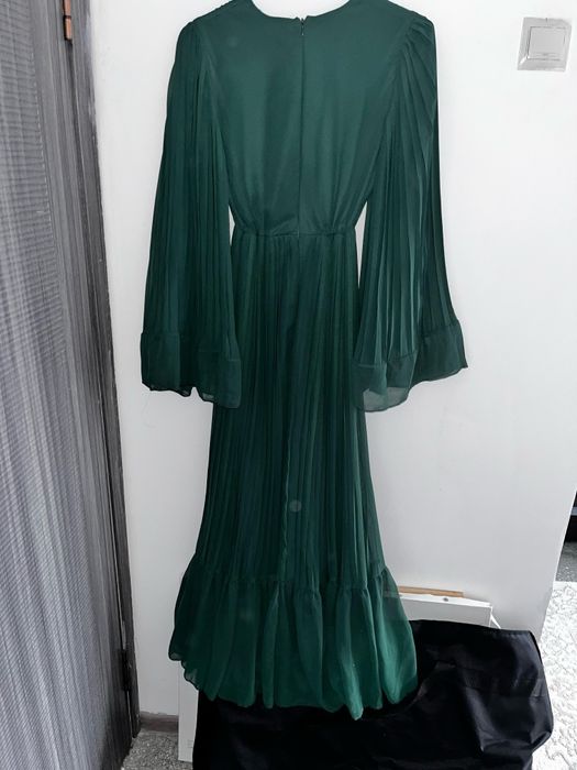 Продам        платье.