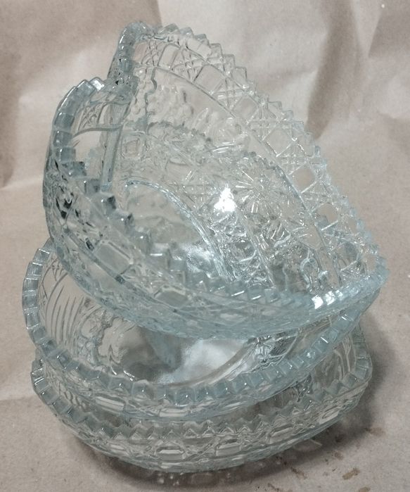 Вазочка-конфетница в виде сердца.