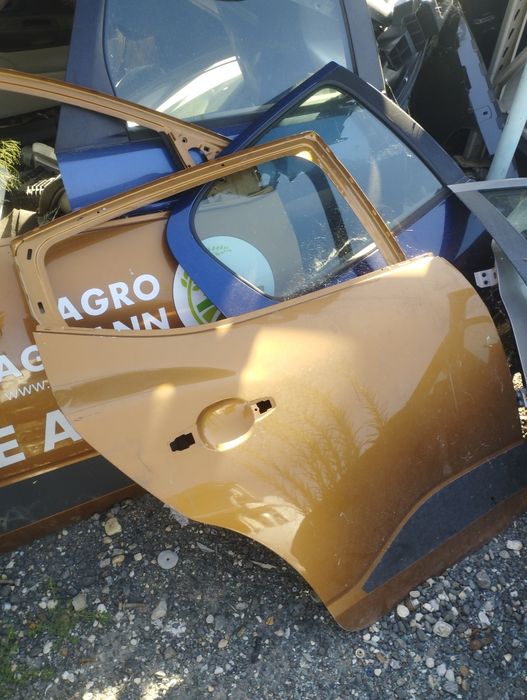 Ușa dreapta fata spate Dacia Sandero 3