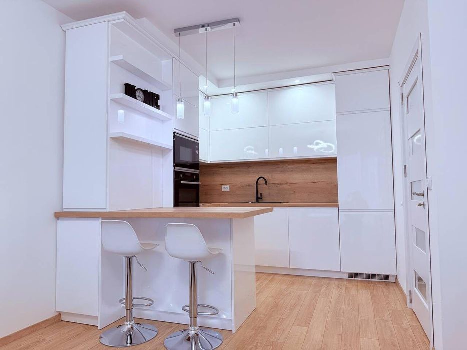 Дава се под наем Двустаен апартамент в Бургас, Изгрев - 72 кв.м за 663 € - Снимка #2