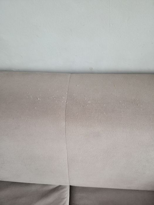 Двуместен диван .