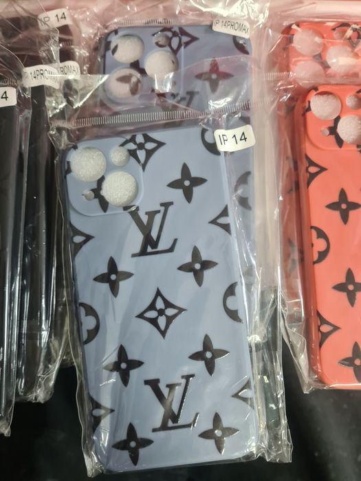 Чехлы на 14, 14 pro, 14 pro max.