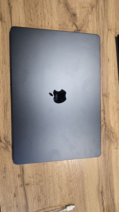 Macbook air M2  15' dyum Sotiladi .