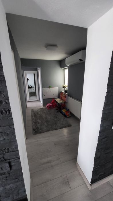 Vând apartament 4 camere. Aleea teilor