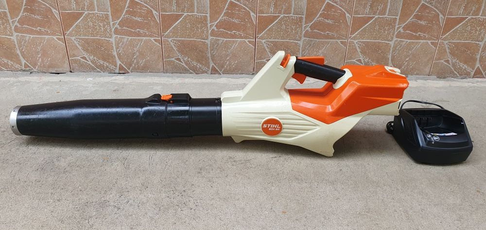 Suflanta BGA.60 +incarcator +baterie.