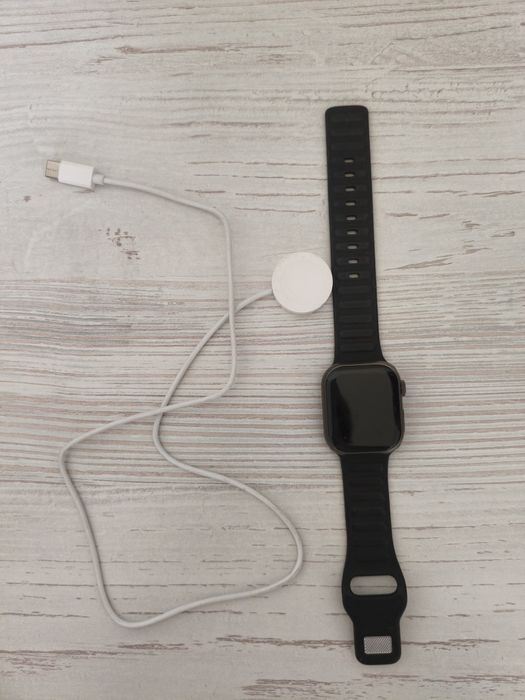 Продам apple watch с зарядкой за 8900