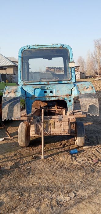 Traktor kabina kapot sotiladi