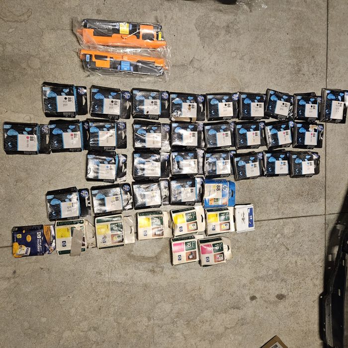 Cartuse Originale HP88  HP10 OfficeJet ! CMYK