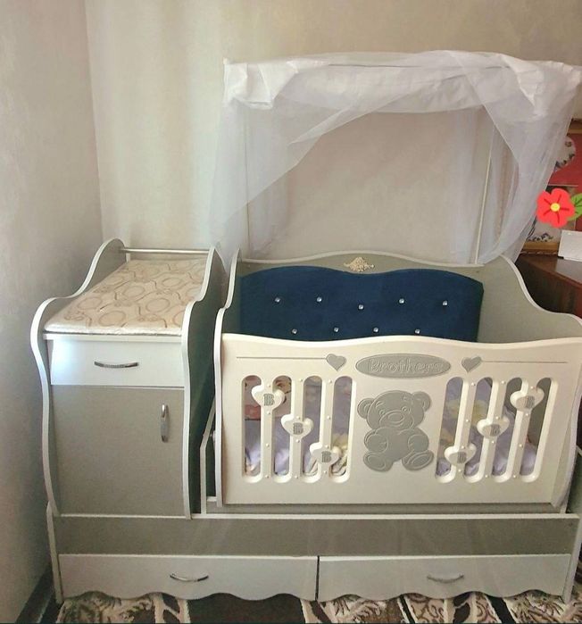 Детский кровать и коляска сотилади